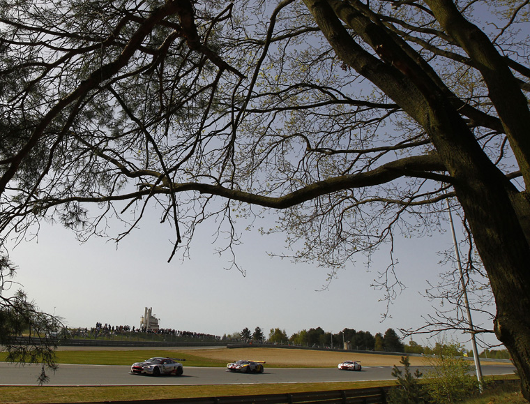 Aston Martin DBR9 Race Scene Picture